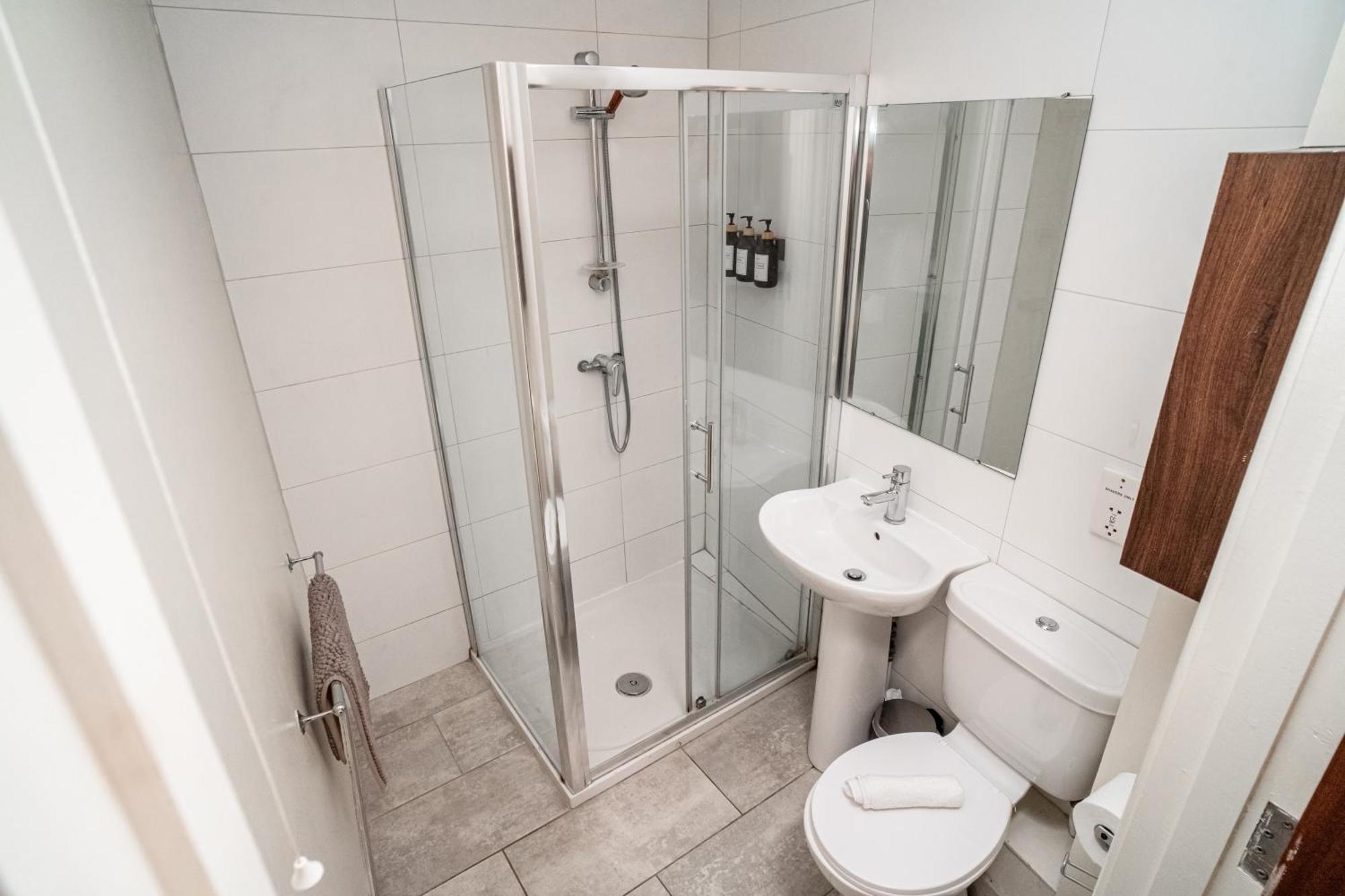 3 Bedroom Central Apartment In Belfast City Centre Exterior foto